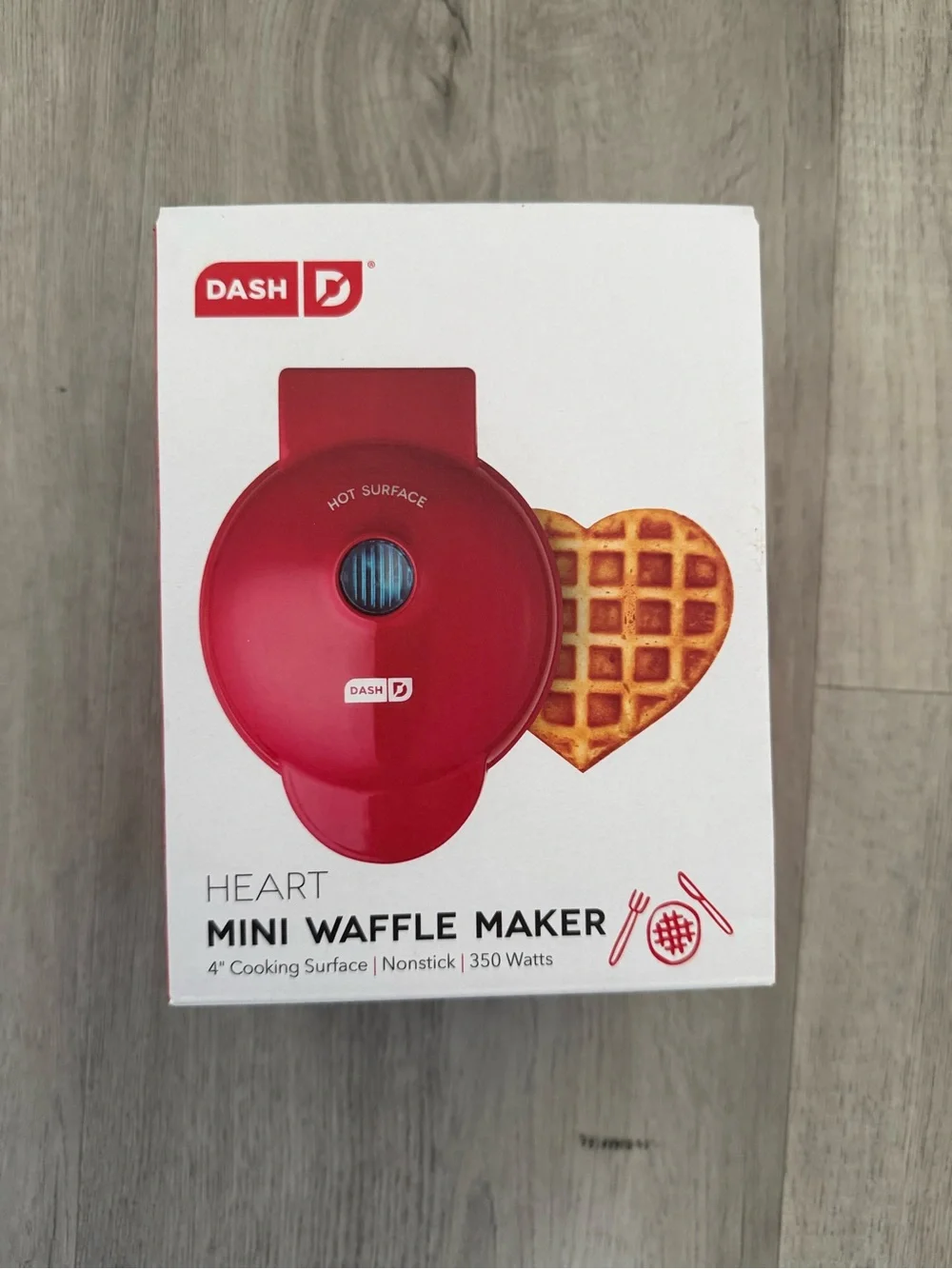 ❤️ Dash Heart Mini Waffle Maker in Red